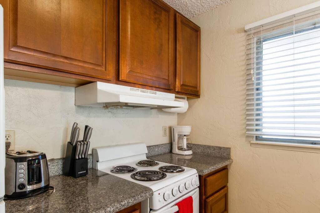 Lovely 1 Bedroom With Kitchen, Free Wifi & Parking カパア エクステリア 写真